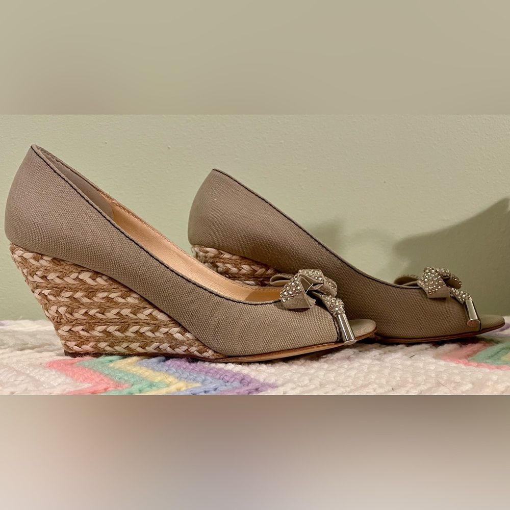 Luxury Giuseppe Zanotti Nude/Gold Peep Toe Wedge Elegant Cruise Size 37 US7